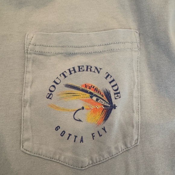 Southern Tide Men’s Short-Sleeve Pocket Tee in Pale Blue with Graphic - Picture 2 of 4